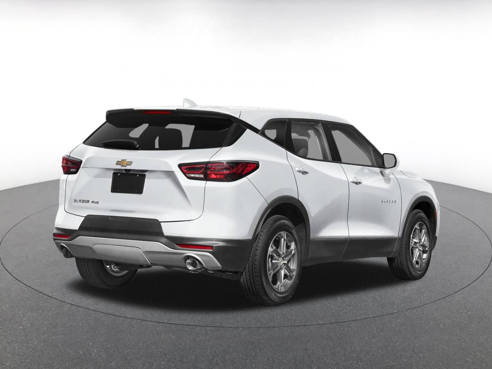 Used 2025 Chevrolet Blazer LT FWD image 2