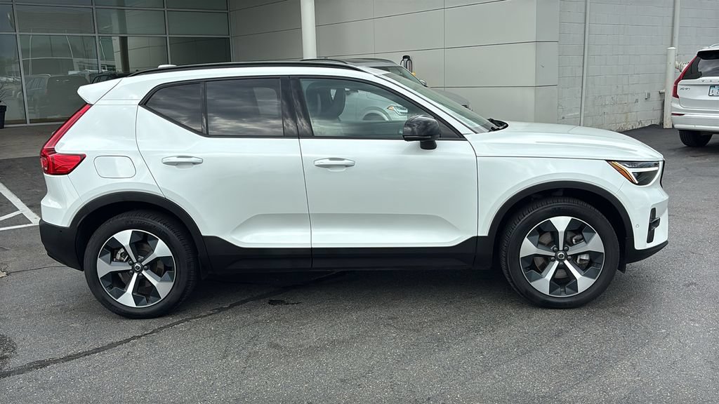 Used 2026 Volvo XC40 B5 Plus AWD/4WD image 27