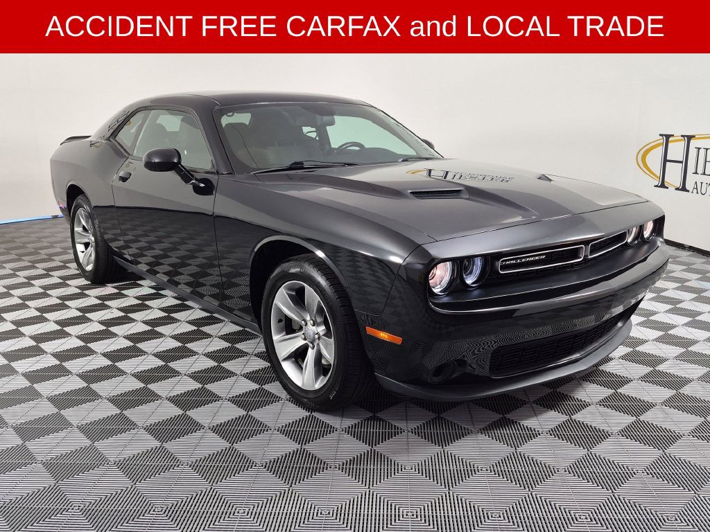 Used 2019 Dodge Challenger SXT RWD image 2