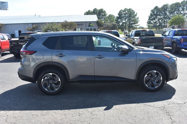 Used 2024 Nissan Rogue SV FWD image 4