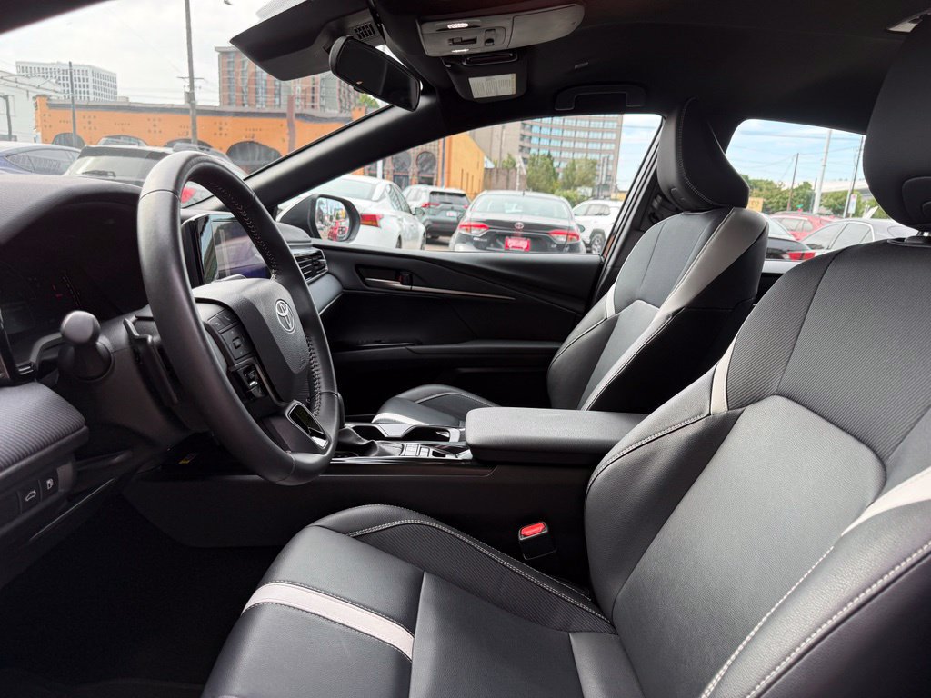 Used 2025 Toyota Camry SE FWD image 13