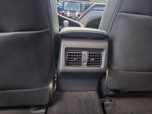 Used 2018 Toyota Camry XSE image 19