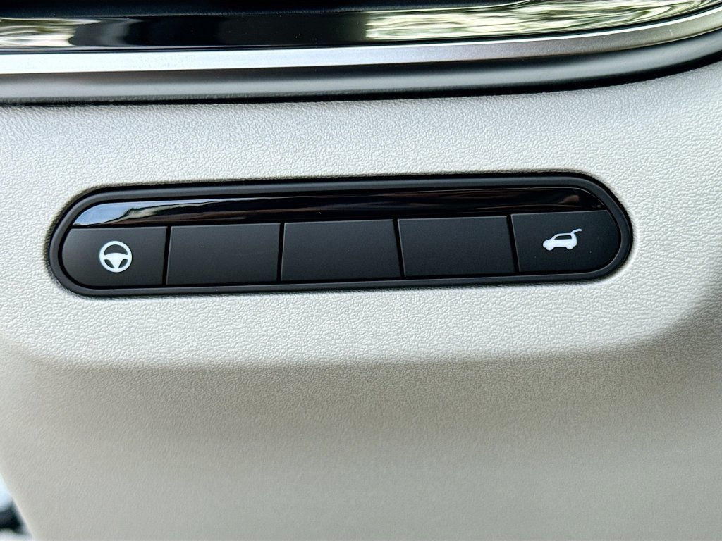 New 2027 INFINITI QX60 Luxe w/ Cargo Package FWD image 10