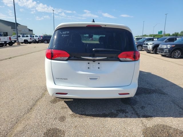 Used 2023 Chrysler Voyager LX FWD image 22