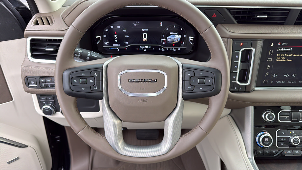 Used 2023 GMC Yukon Denali AWD/4WD image 34