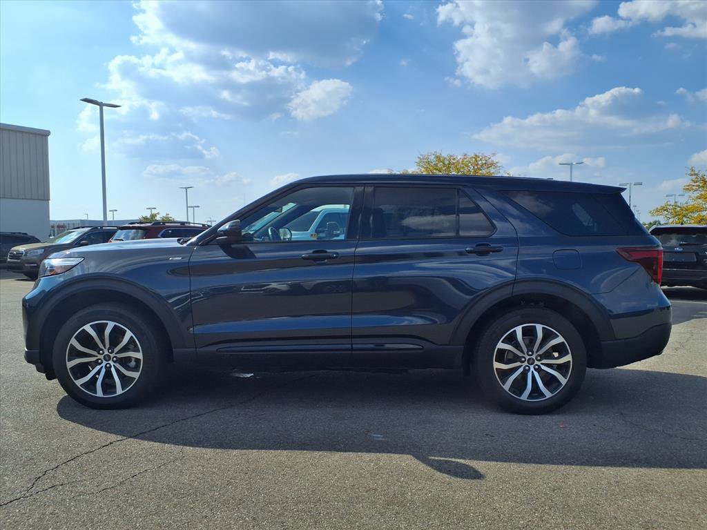 Used 2022 Ford Explorer ST-Line image 3