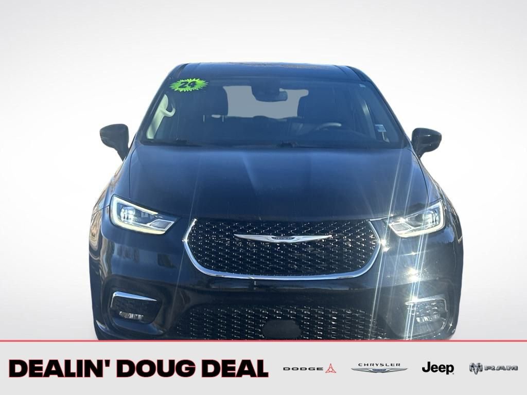 Used 2024 Chrysler Pacifica Touring-L image 8