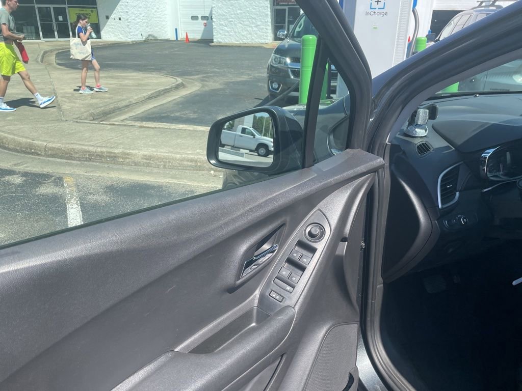 Used 2020 Chevrolet Trax LT w/ LT Convenience Package image 10