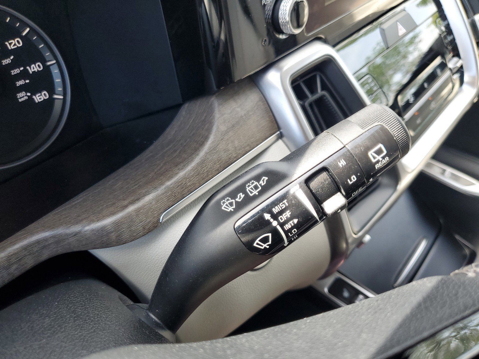 Used 2023 Kia Sorento S image 21