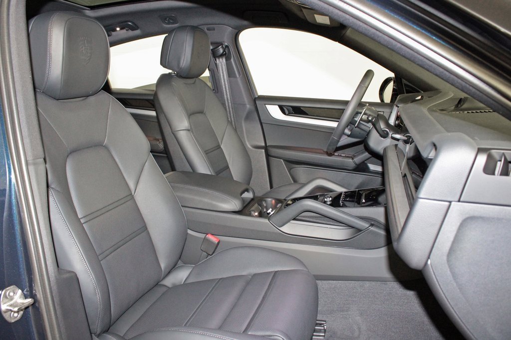 Used 2025 Porsche Cayenne Coupe image 37