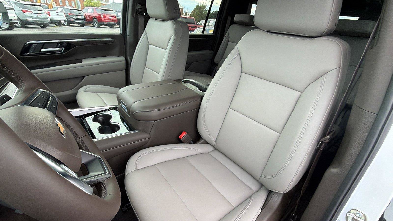 New 2026 Chevrolet Suburban LT w/ Comfort Package AWD/4WD image 4