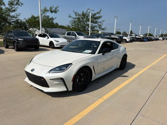 Used 2025 Toyota GR86 Premium w/ ALL Weather Mat Package (TMS) RWD image 3