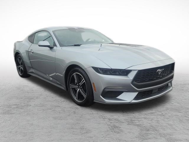 Used 2025 Ford Mustang Coupe image 3
