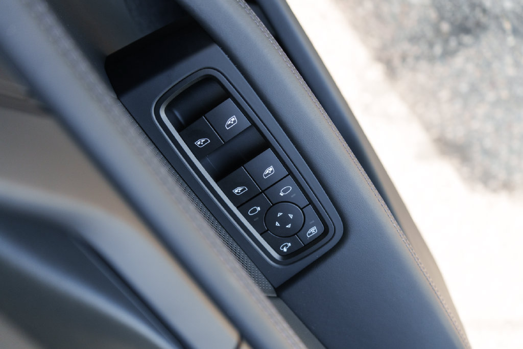 New 2026 Porsche Taycan AWD/4WD image 17
