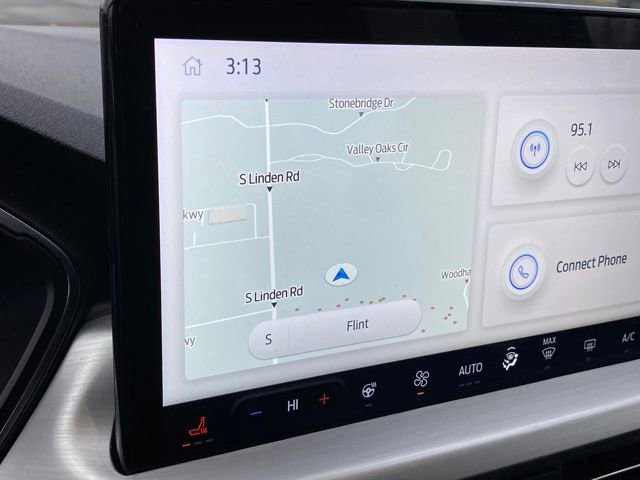 Used 2023 Ford Escape Platinum image 10