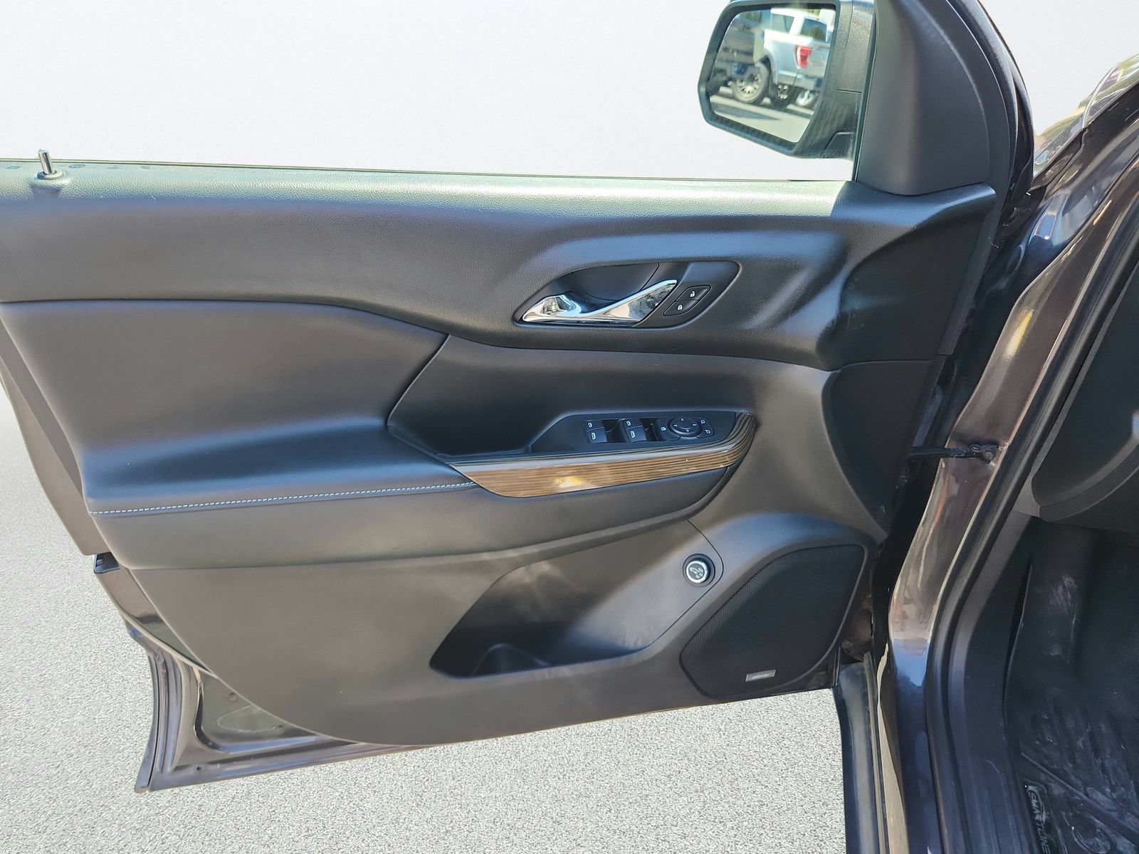 Used 2017 GMC Acadia SLE FWD image 21