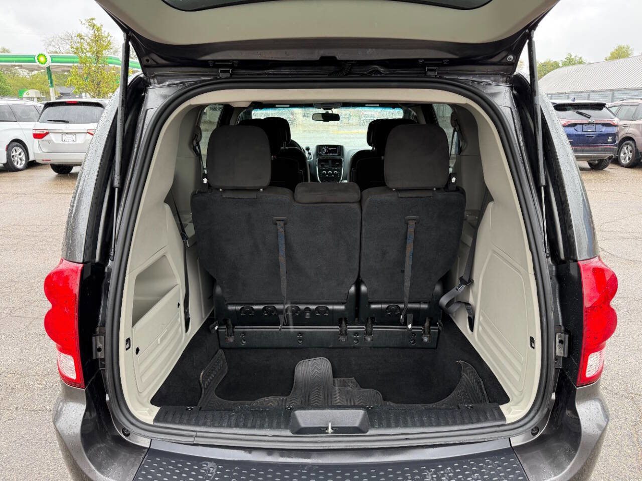 Used 2016 Dodge Grand Caravan SE FWD image 26