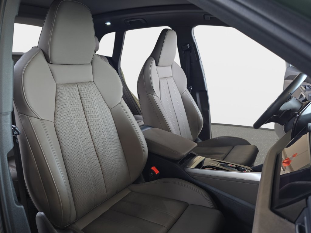 Certified 2025 Audi Q5 Prestige AWD/4WD image 10