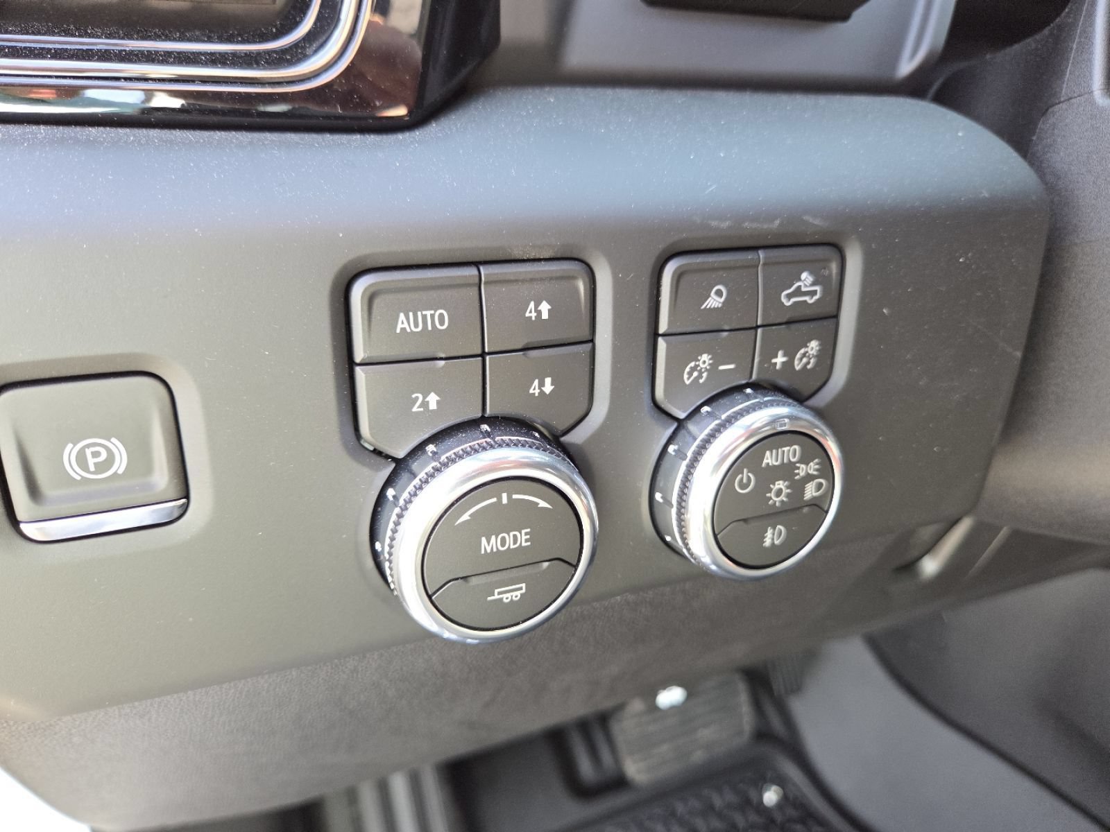 New 2026 GMC Sierra 2500 AT4 w/ AT4 Premium Plus Package AWD/4WD image 6
