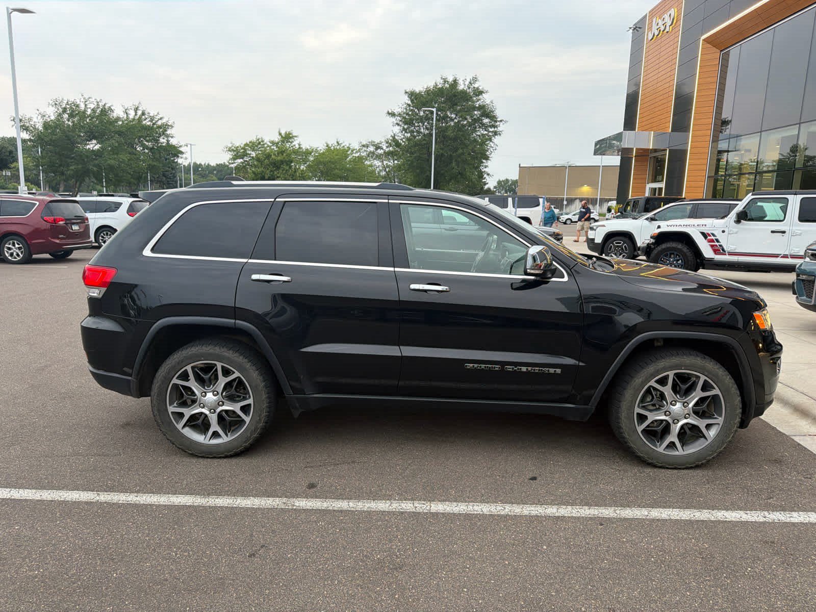 Used 2019 Jeep Grand Cherokee Limited w/ Trailer Tow Group IV AWD/4WD image 5