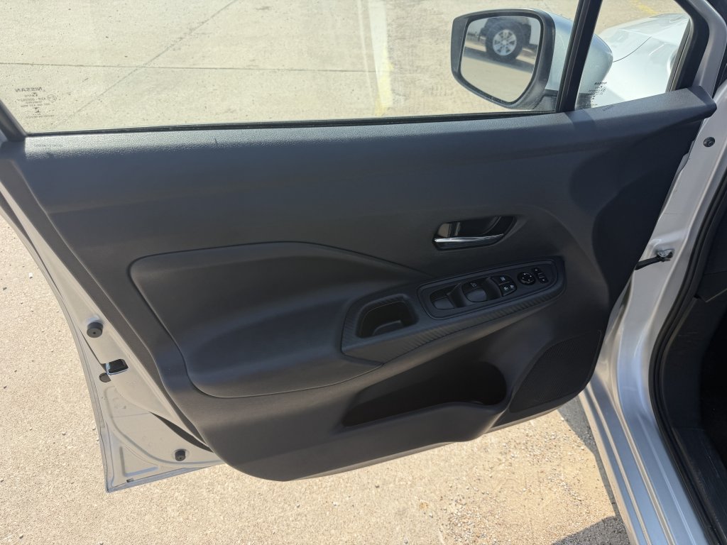 Used 2025 Nissan Versa SV FWD image 6