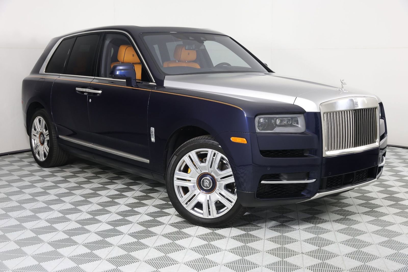 Used 2022 Rolls-Royce Cullinan w/ Cullinan Package AWD/4WD image 9