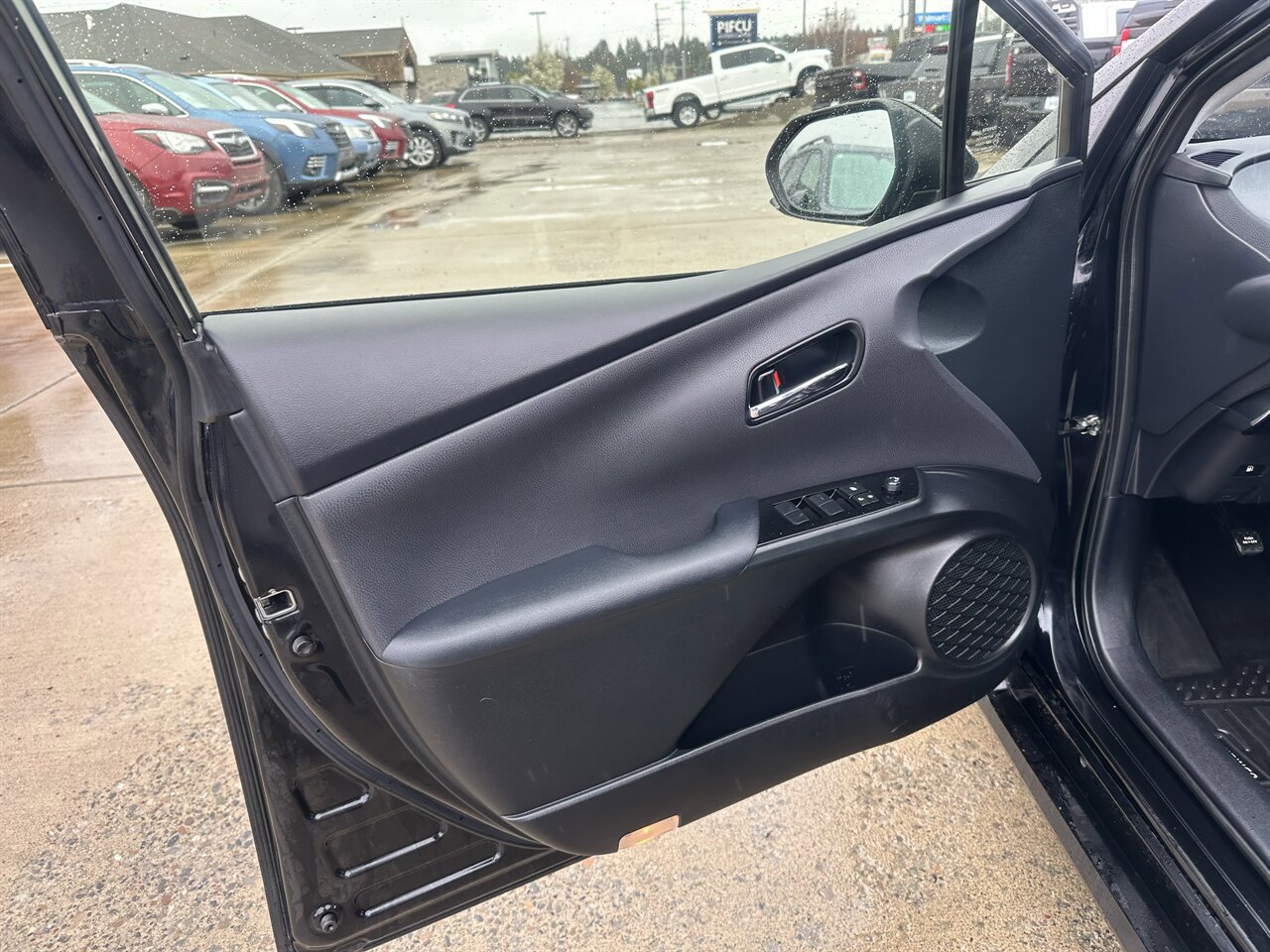 Used 2022 Toyota Prius AWD image 48