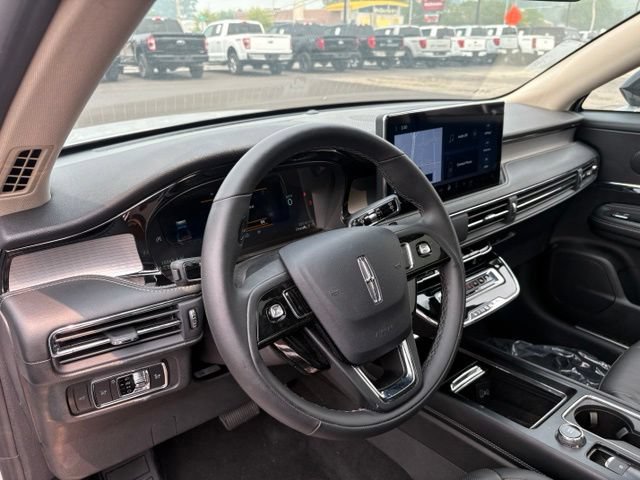 Used 2025 Lincoln Corsair AWD w/ Equipment Group 101A image 22