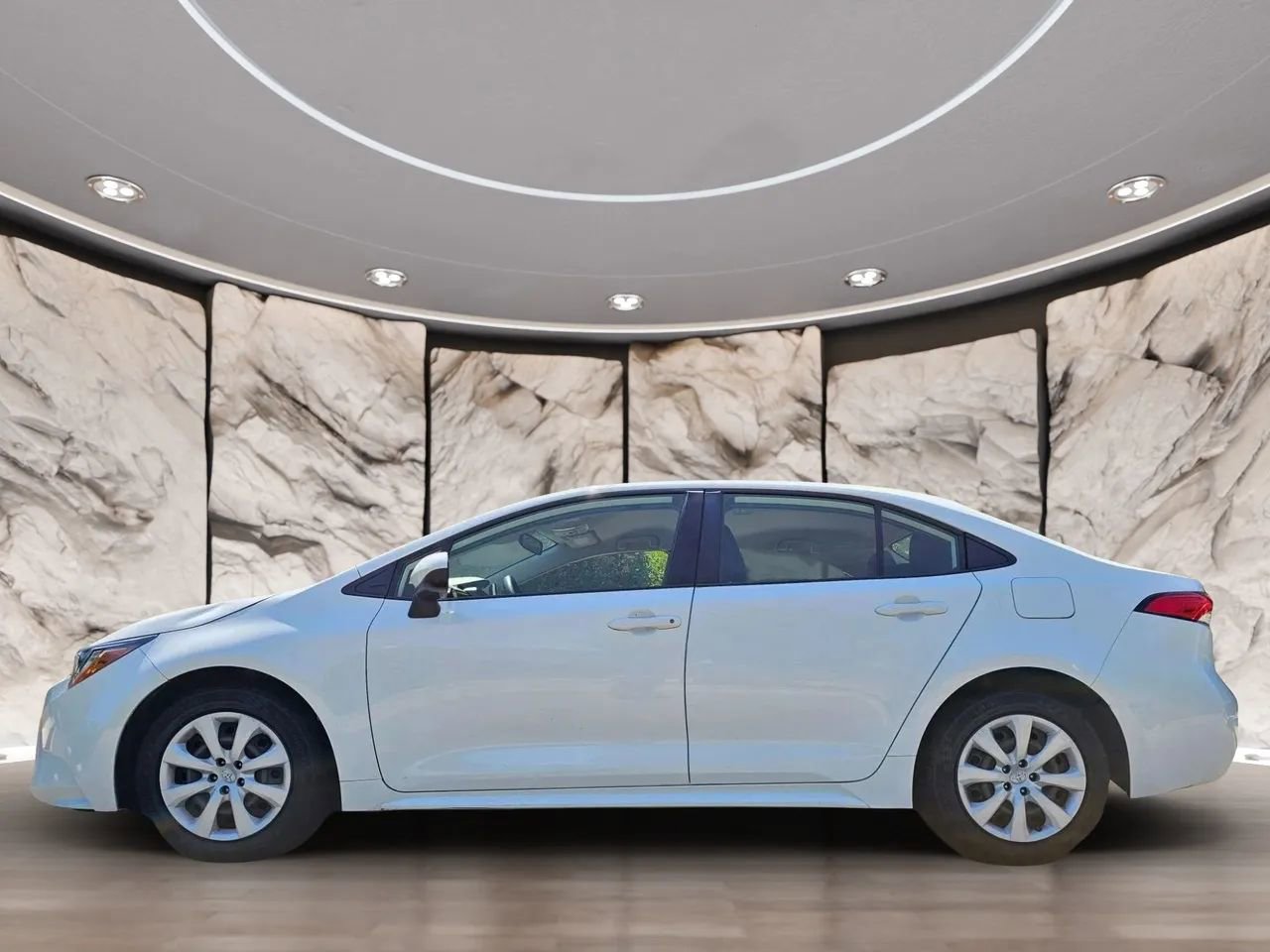 Used 2021 Toyota Corolla LE image 5