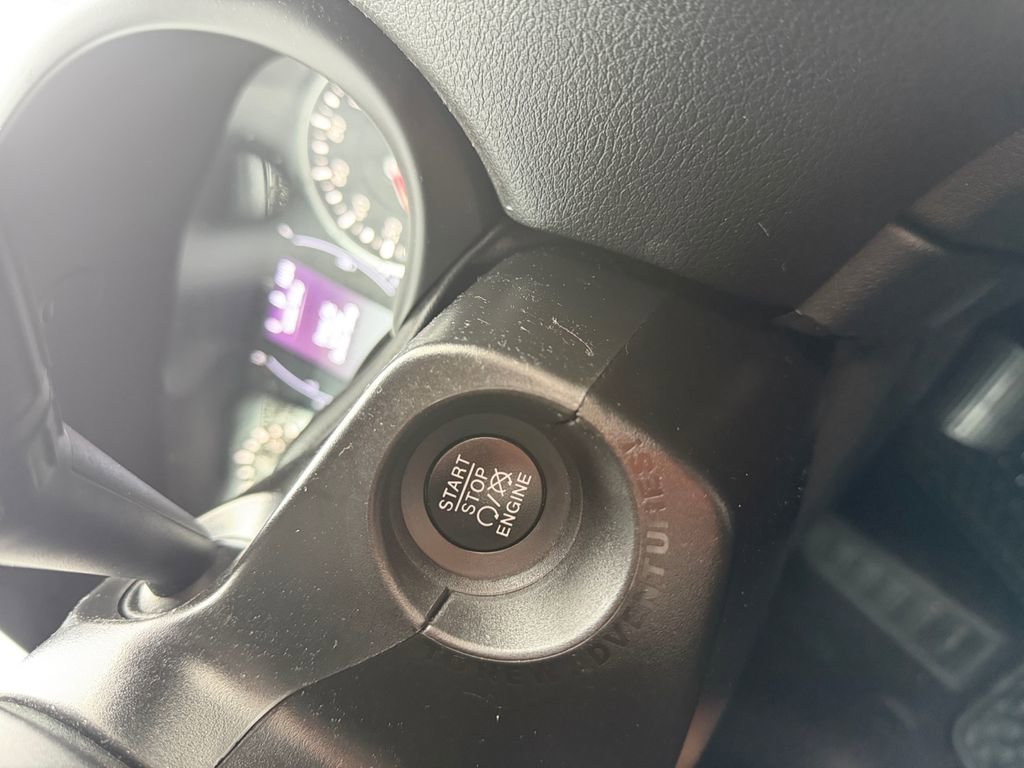 Certified 2020 Jeep Renegade Latitude w/ Cold Weather Group image 17