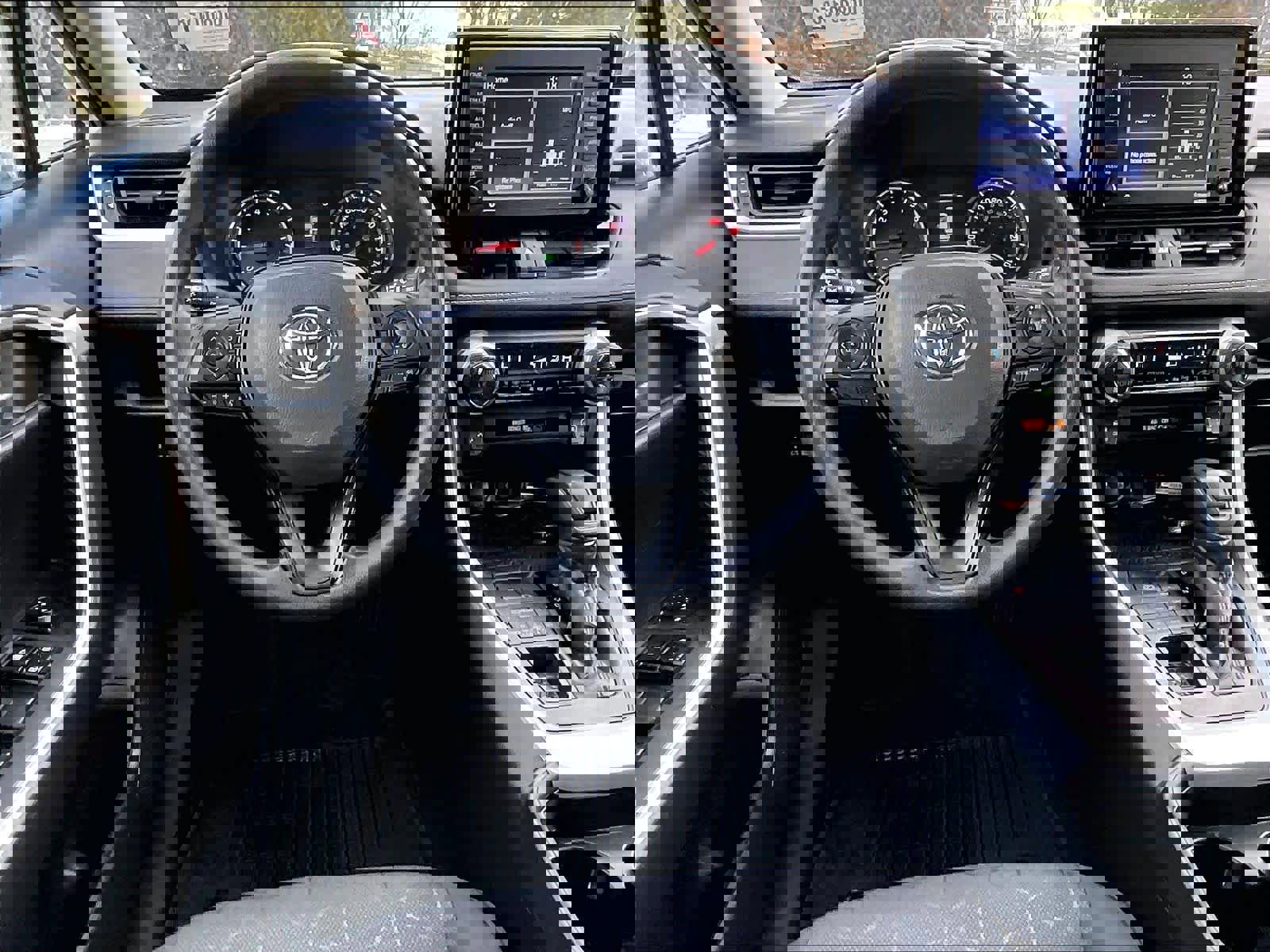 Used 2021 Toyota RAV4 XLE image 17