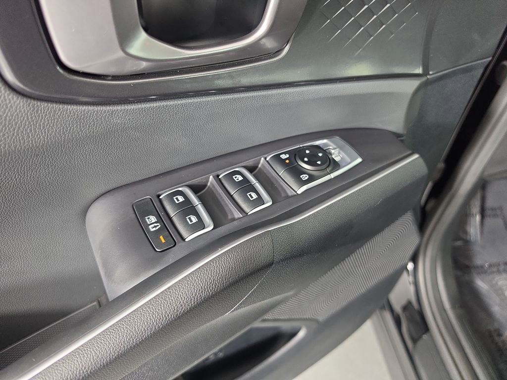Certified 2025 Kia Sorento S FWD image 11