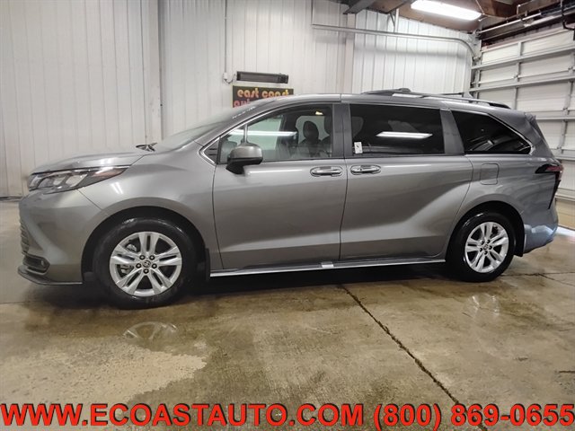 Used 2026 Toyota Sienna XLE AWD/4WD image 5