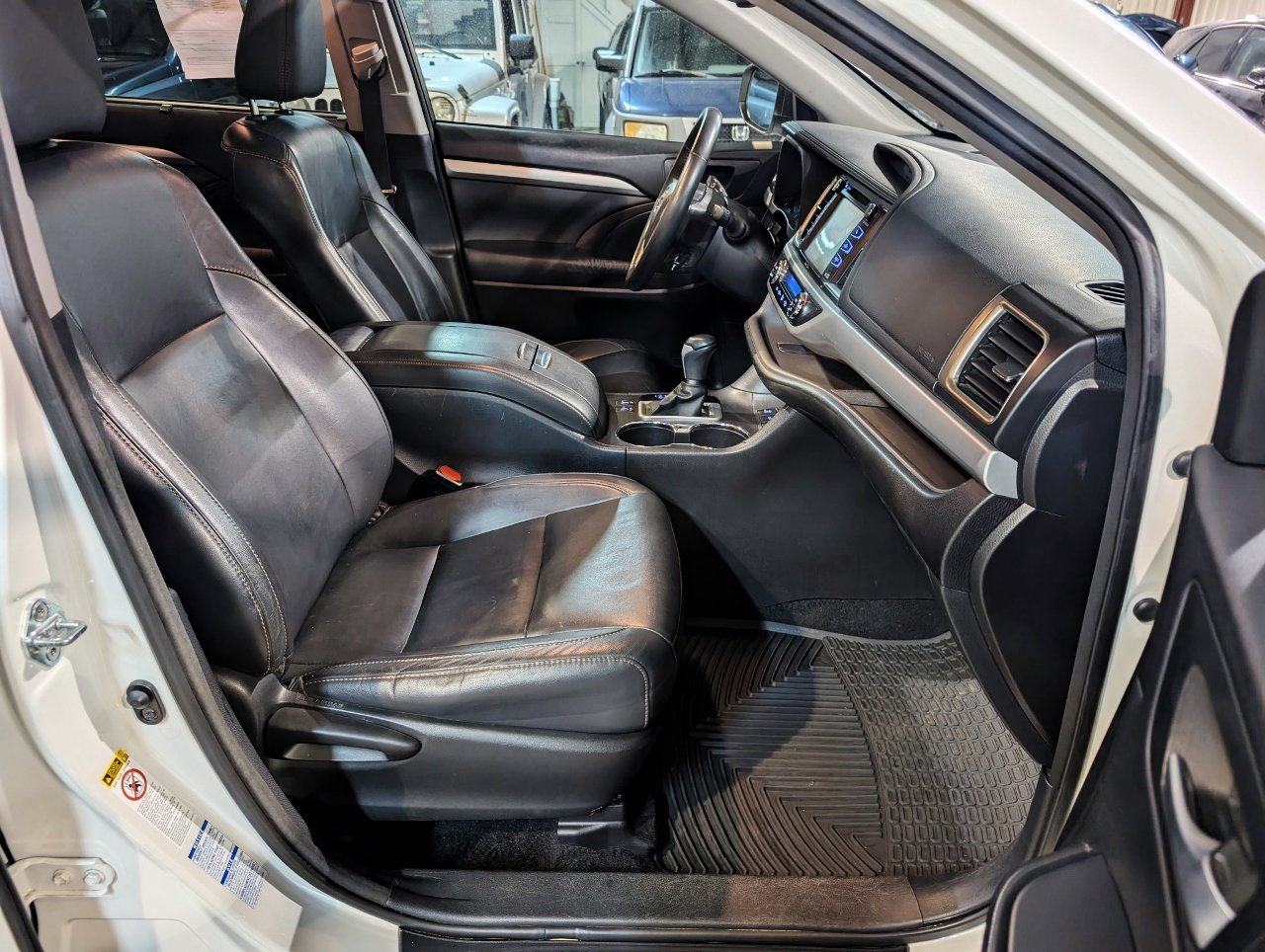 Used 2015 Toyota Highlander XLE image 34