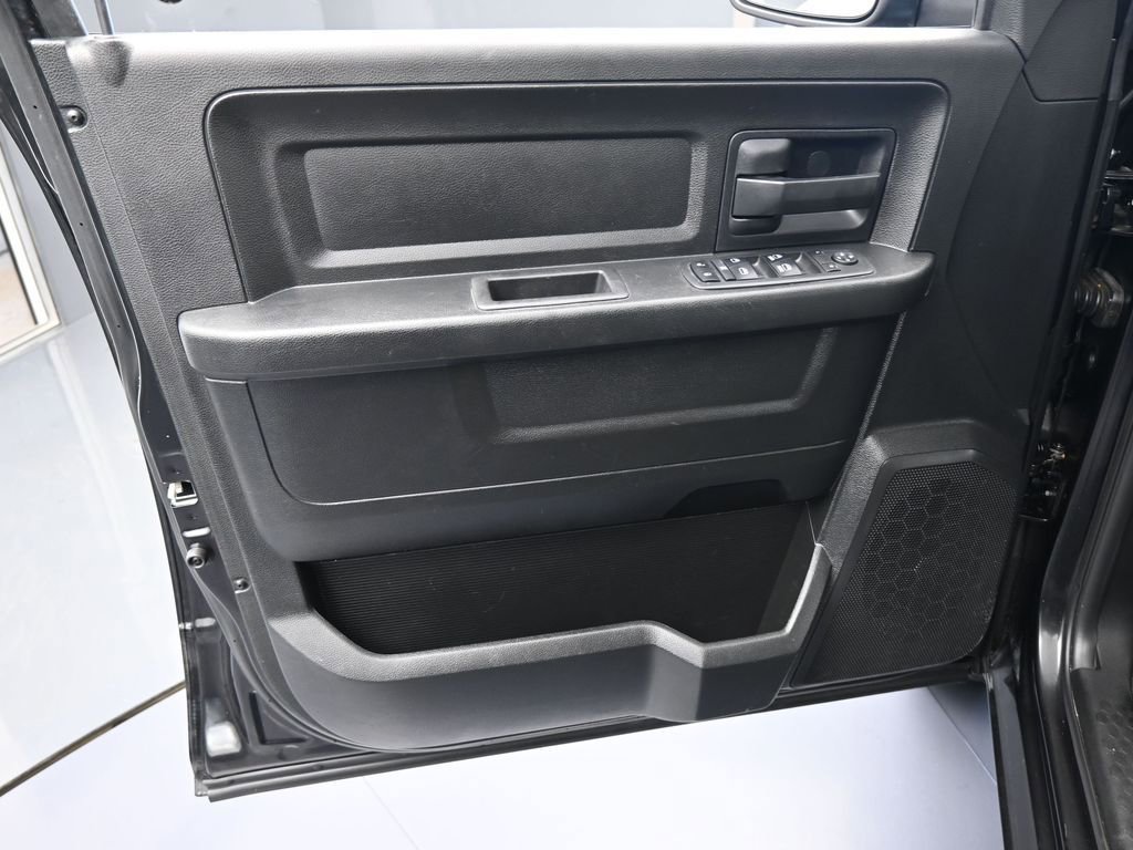 Used 2018 RAM 1500 Express image 12