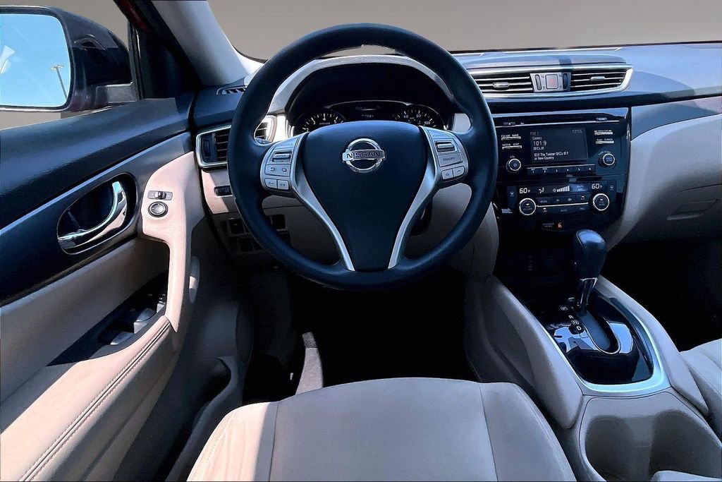 Used 2016 Nissan Rogue SV image 5