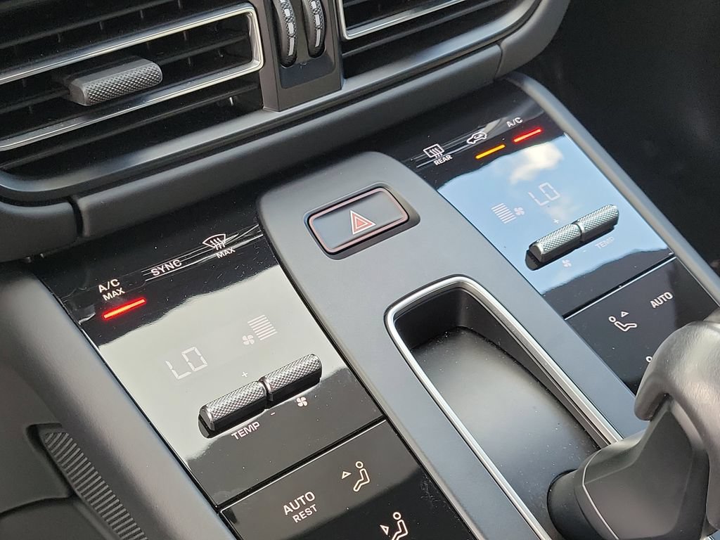 Certified 2024 Porsche Macan GTS AWD/4WD image 33