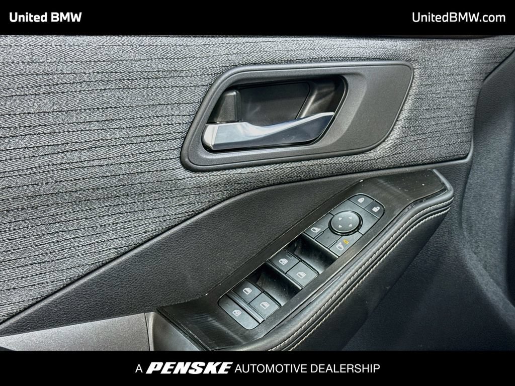 Used 2023 Nissan Rogue SV AWD/4WD image 3