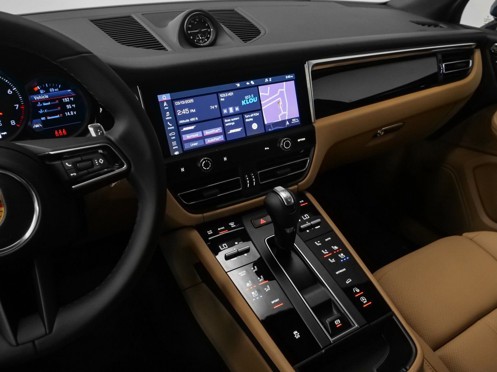 Used 2025 Porsche Macan image 28