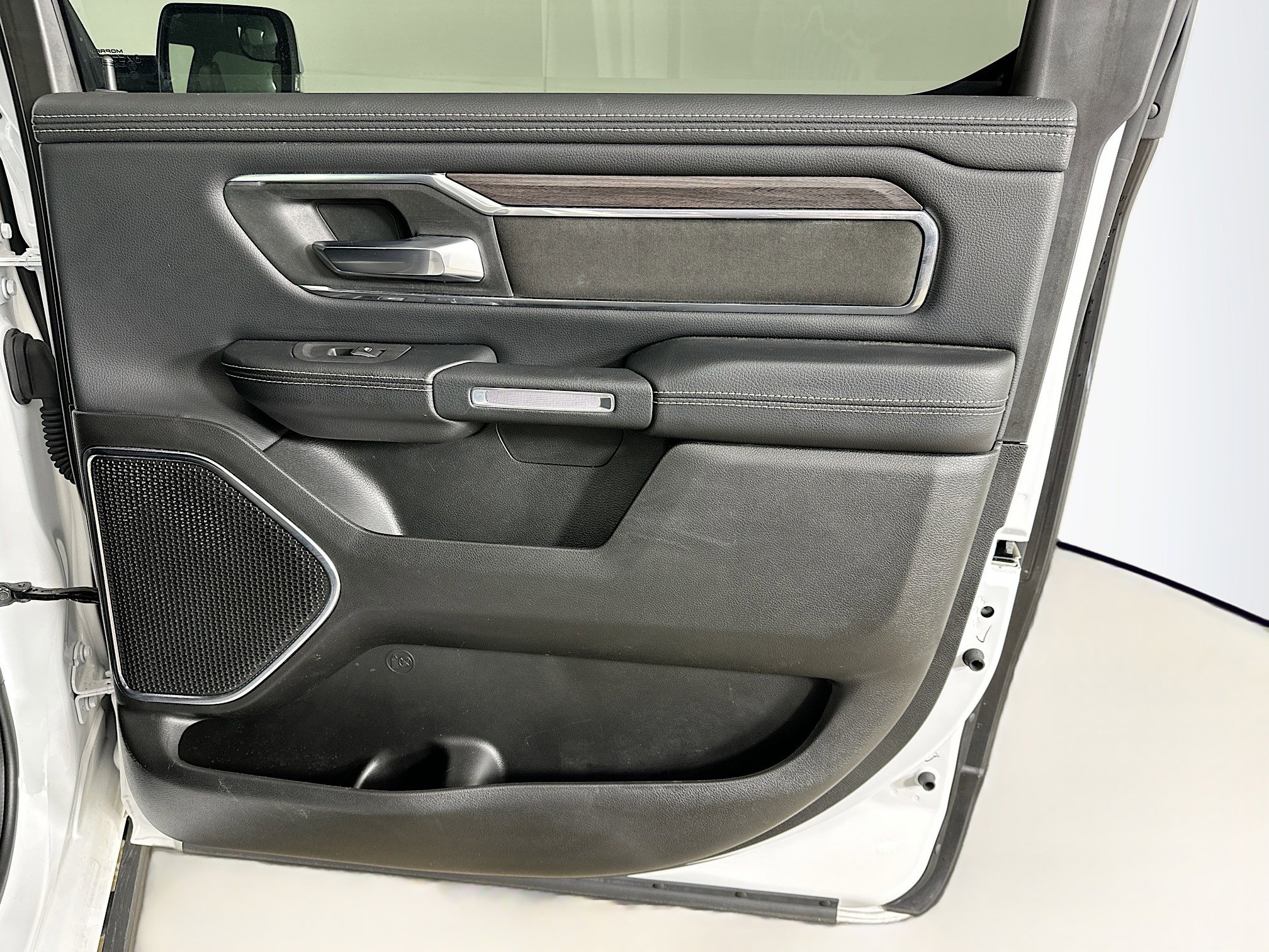 Used 2025 RAM 1500 Laramie image 29