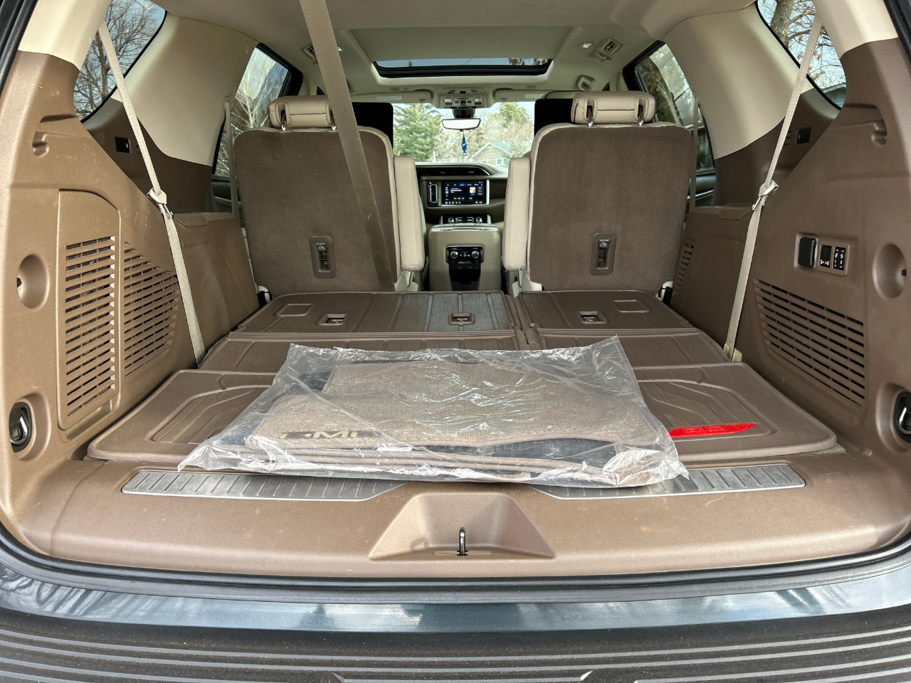 Used 2021 GMC Yukon Denali w/ Denali Premium Package AWD/4WD image 5