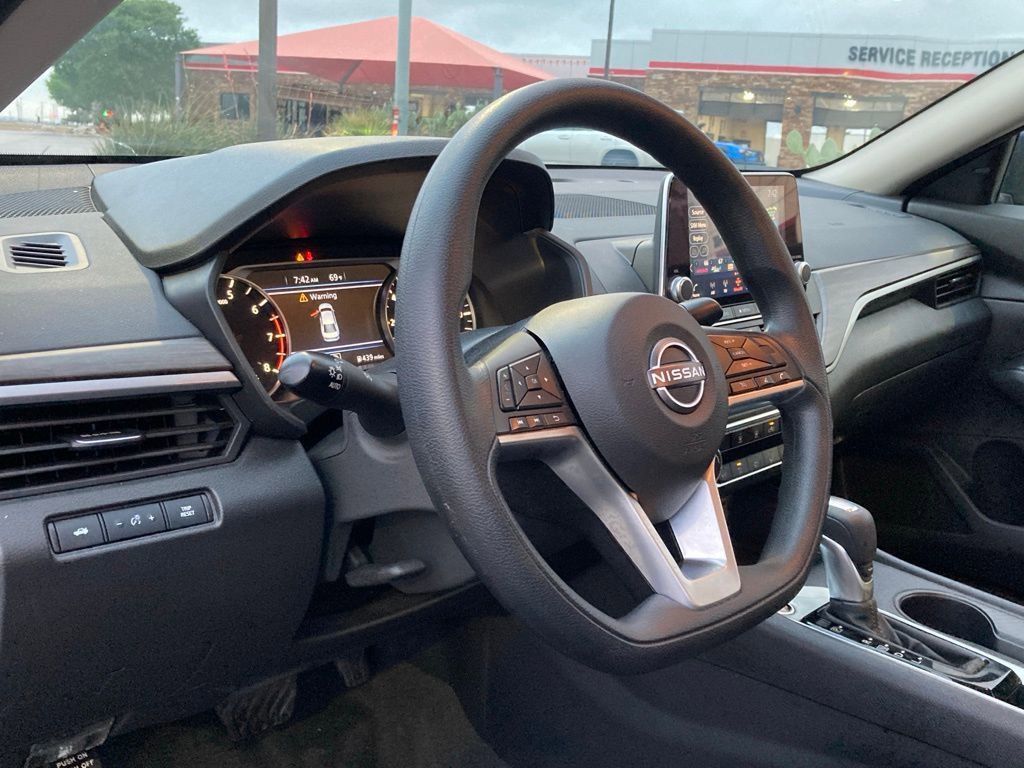 Used 2025 Nissan Altima 2.5 SV image 9