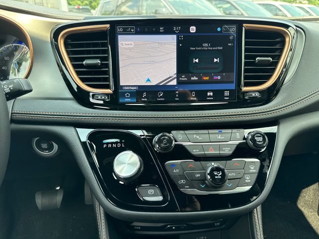 New 2027 Chrysler Pacifica Pinnacle w/ Theater Group FWD image 20