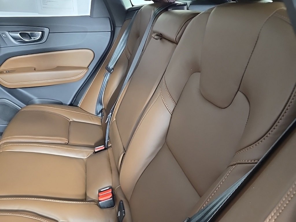 Certified 2024 Volvo XC60 T8 Ultimate image 17