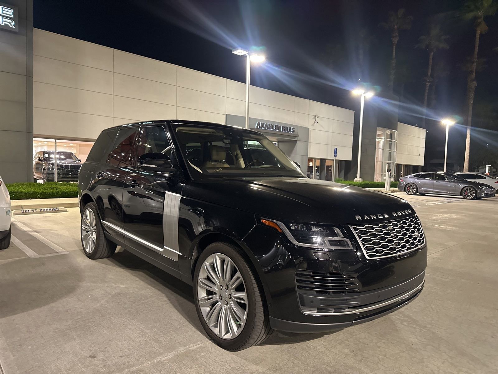 Used 2020 Land Rover Range Rover HSE image 2