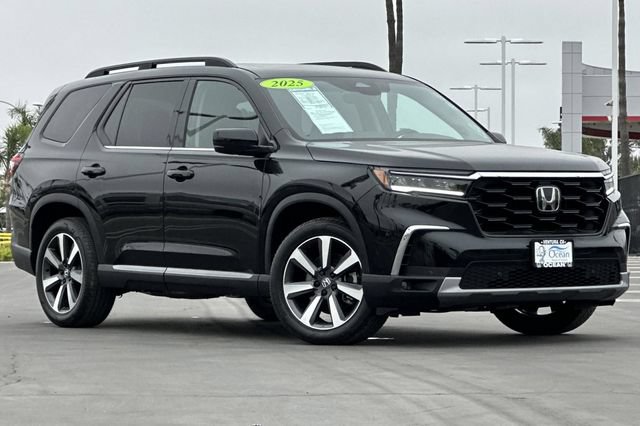 Used 2025 Honda Pilot Touring image 2