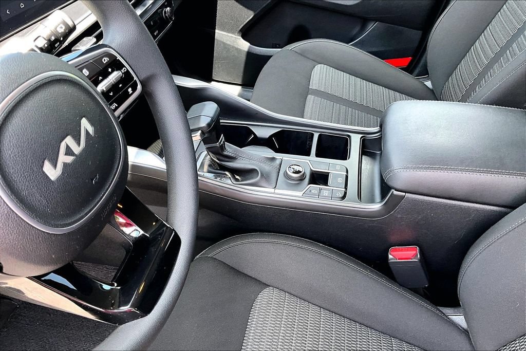 Used 2024 Kia Sorento LX FWD image 15