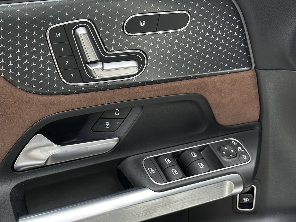 Certified 2025 Mercedes-Benz GLB 35 AMG 4MATIC image 12
