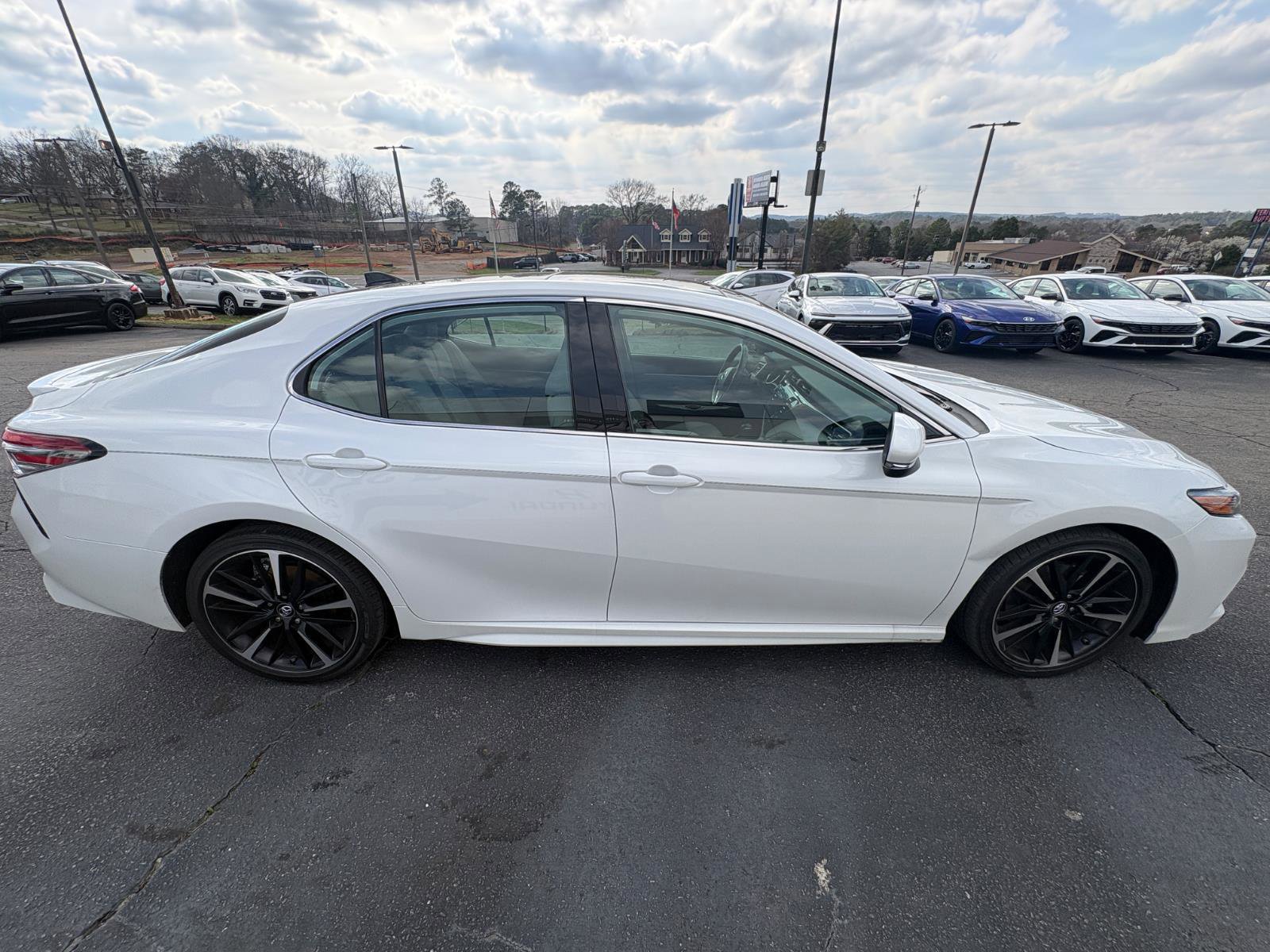 Used 2019 Toyota Camry XSE image 5