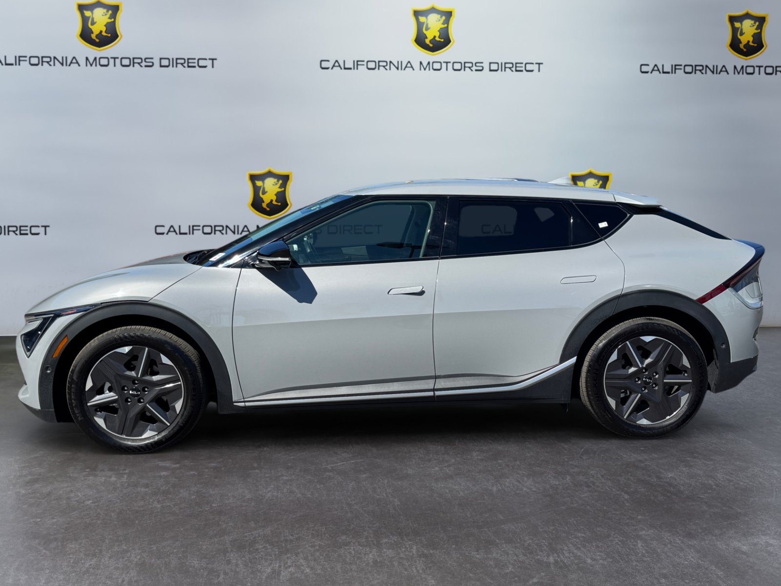 Used 2025 Kia EV6 Light w/ Light LR Technology Package RWD image 2